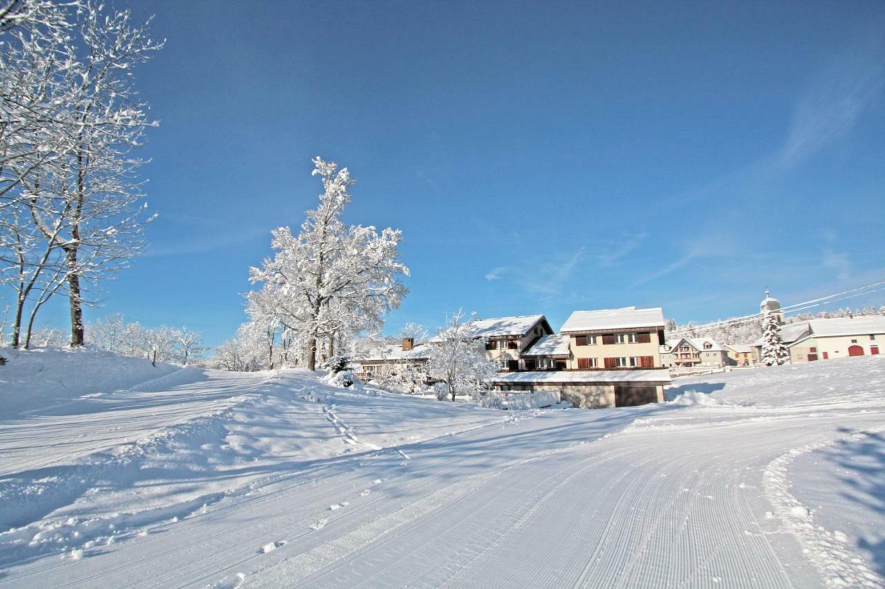 Village De Vacances Les Chevreuils Bellefontaine  Exteriör bild